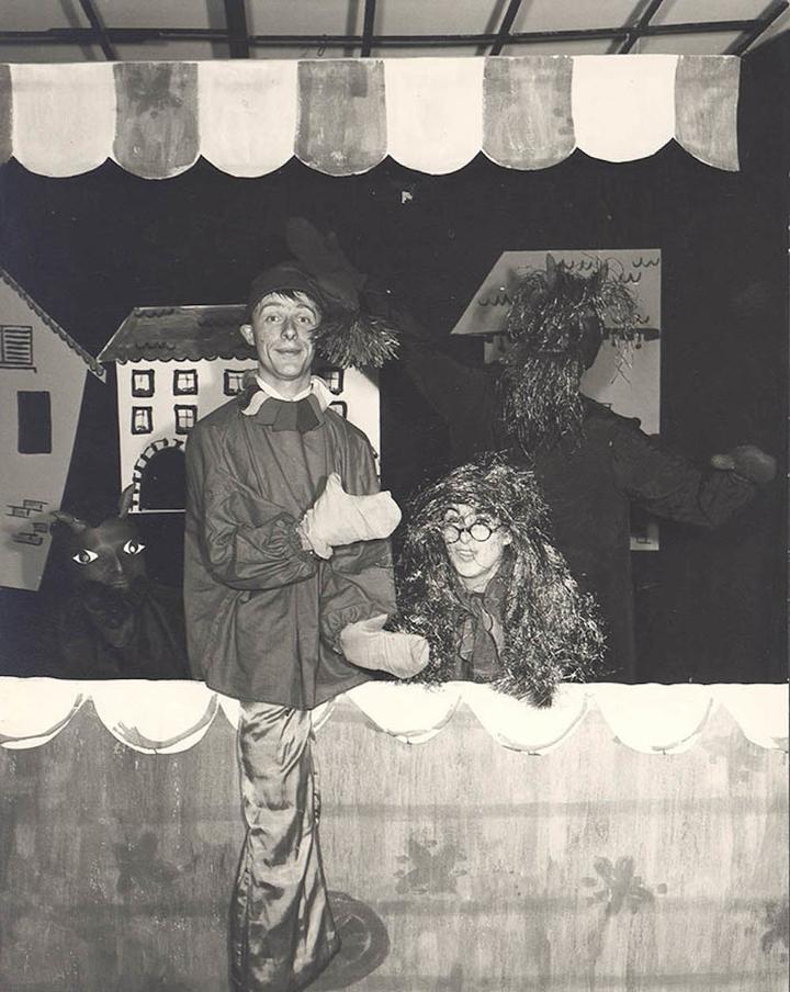 Emil Steinberger und Ursula Heim im Programm «Wenns Chatze haglet», 1960 (Fotografie: Paul Weber)
