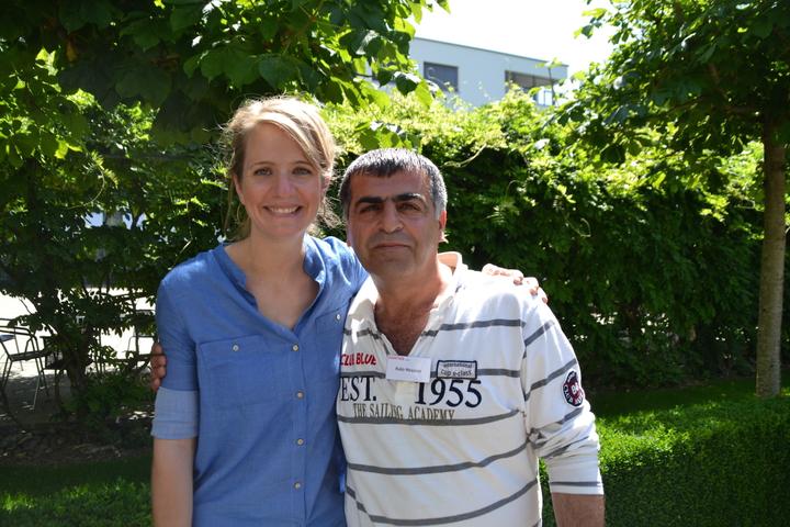 Zentrumsleiterin Martina Gerber mit Bewohner Kalo Houzan