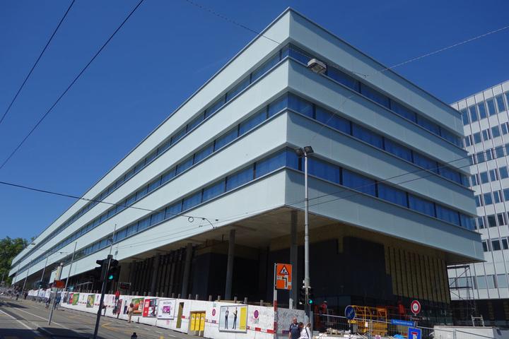 Der zweite Neubau am Berner Bahnhof interpretiert die Luzerner Fassade neu – leider ohne sichtbaren Gewinn.