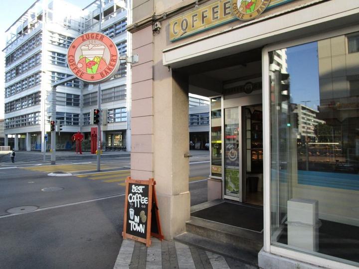 Die Zuger Coffee Bakery an der Baarerstrasse unweit des Metallis wirbt mit dem besten Kaffee.