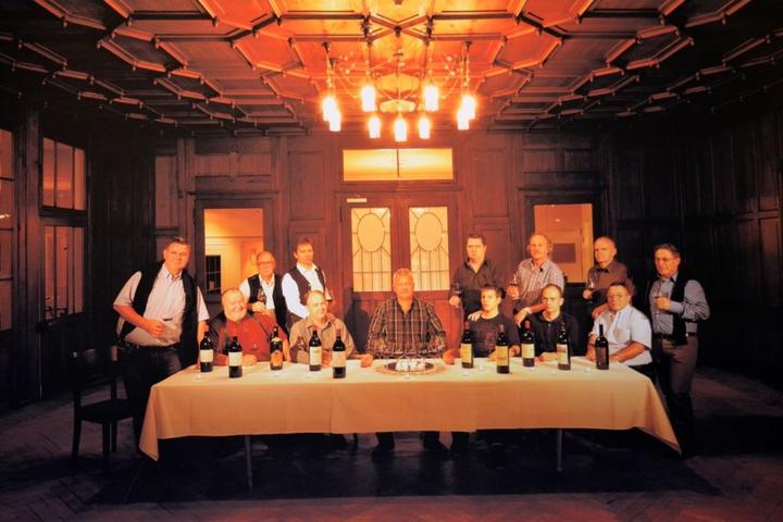 Das Foto des «Abendmahl» mit dem Weinpapst in der Mitte.