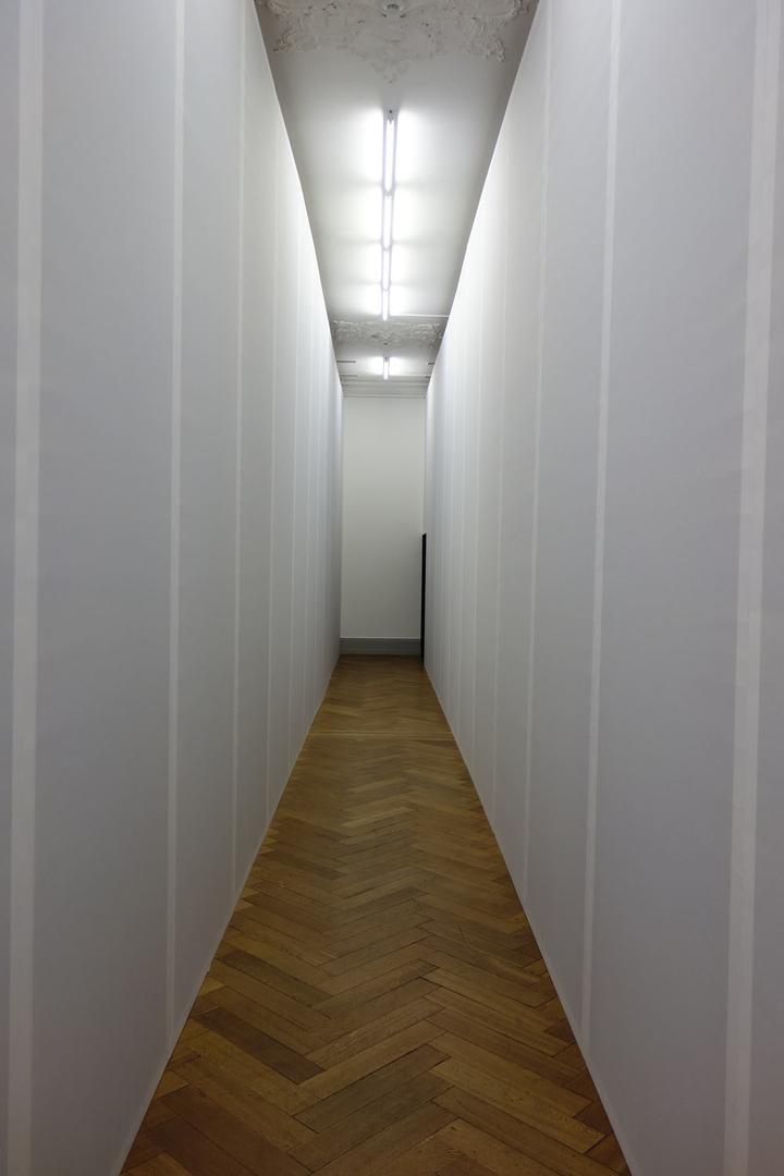 Kernstück der Intervention ist ein 30 Meter langer Korridor.