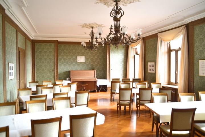 Der Nestlé-Saal im ersten Stock der Villa Villette in Cham eignet sich für grössere Hochzeitsgesellschaften.