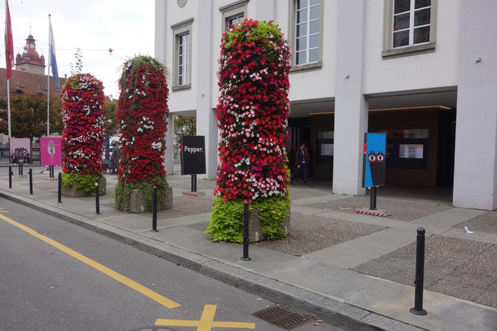Gerüstet für das Gartenjahr 2016: Wird der Theaterplatz in der Stadt Luzern wieder mit Blumenstelen bespielt?