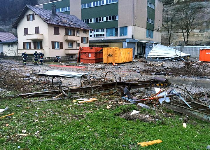 Das Wasser floss ab – der Unrat blieb. (Bild: Luzerner Polizei).