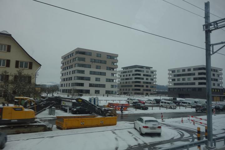 Die Bauten in Sempach-Station führen einen neuen Maßstab ins Quartier ein.
