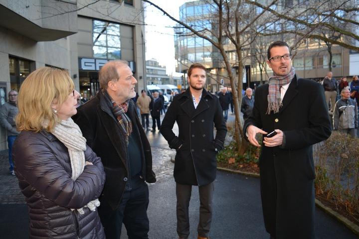 Der Zuger Stadtpräsident Dolfi Müller (l.) mit Gattin, SVP-Gemeinderat Gregor Bruhin und der Zuger Stadtrat Urs Raschle.