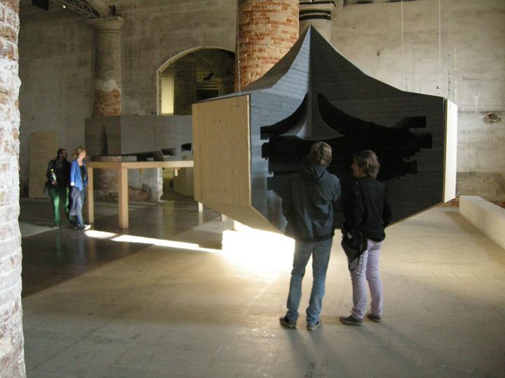 An der Architekturbiennale in Venedig waren 2012 zwei Guckkastenmodelle ausgestellt.