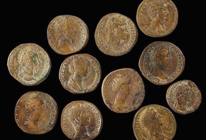 Abb. Ibikon: Eine Auswahl von Münzen aus dem Schatzfund von Risch-Ibikon.