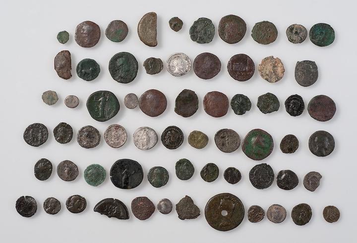 Abb. Aebnatwald: Mit dem Metalldetektor wurden im Kiesabbaugebiet etwa 85 römische Münzen entdeckt. Die meisten lagen in einem Umkreis von 20 auf 24 Meter.