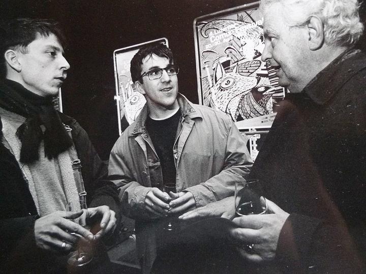 Robi Müller (links) und Kurt Weber (Mitte) im Gespräch mit Stapi Franz Kurzmeyer am Fumetto 1995.