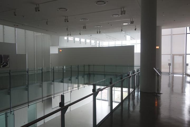 In den Obergeschoss wird die Idee der Lichtführung erkennbar.