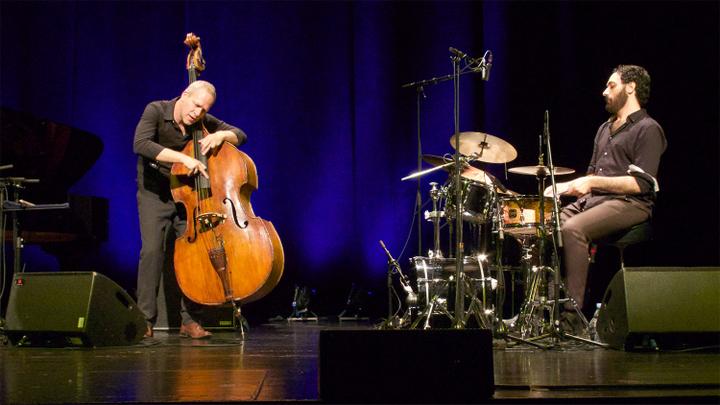<p>Bassist Avishai Cohen gehört mittlerweile zu den Publikumsmagneten der Schweizer Jazzszene.   (Bild: Laura Livers)</p>