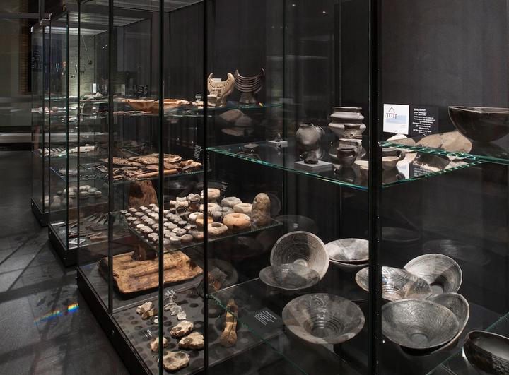 <p>Ausstellung im Museum für Urgeschichten. Funde aus der Fundstelle Zug Sumpf. 1050–850 v. Chr. (Bild: Res Eichenberger)</p>