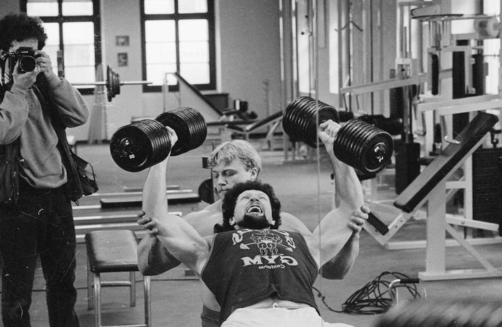 <p>Gold Gym Training mit Francois Gay 1979 (Bild: Emanuel Ammon/AURA)</p>