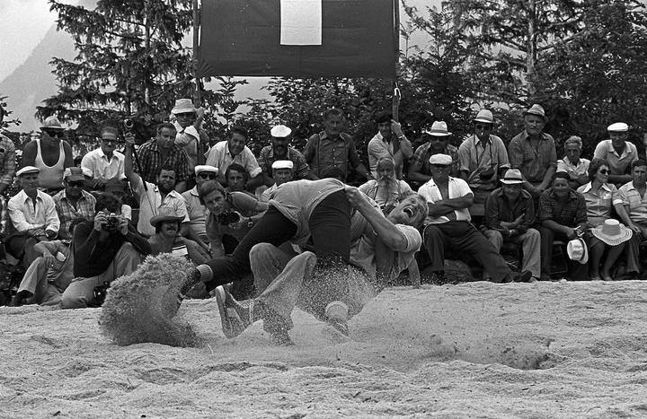 <p>Josef Bissig gewinnt gegen Johann Santschi im Schlussgang 1979 (Bild: Emanuel Ammon/AURA)</p>