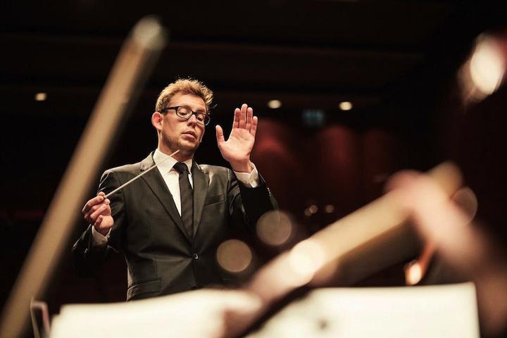 <p>Der neue Chefdirigent Daniel Huppert in Aktion.</p>