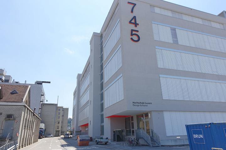 <p>Der Bau 745 in der Emmer Industrie.  (Bild: jwy)</p>
