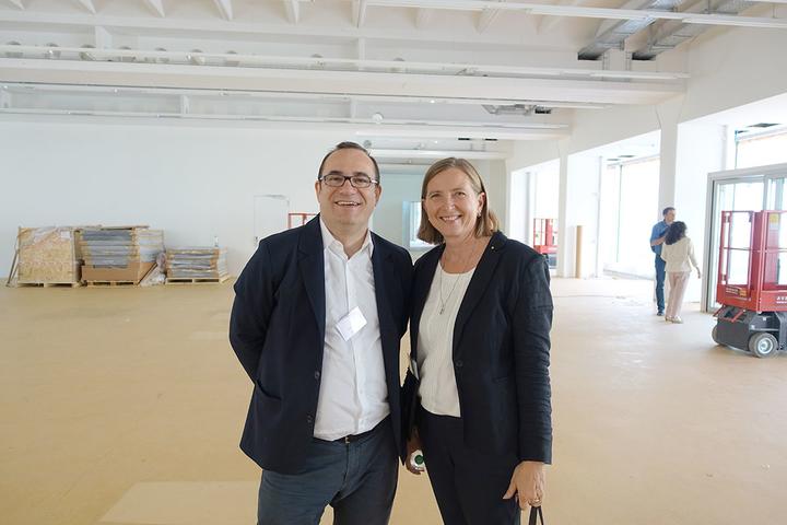<p>Architekt Daniel Niggli und Gabriela Christen, Direktorin der «Kunsti» beim Rundgang durch die neuen Räume.  (Bild: jwy)</p>