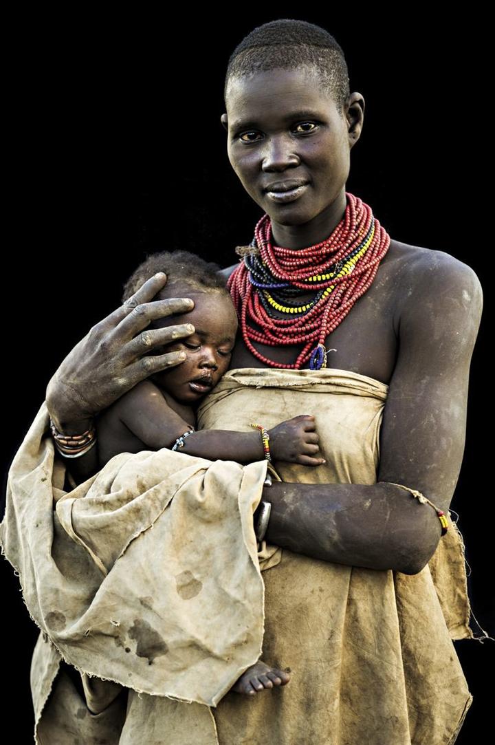 <p>Eindrückliche Zeugnissse einer bedrohten Kultur: Bühler fotografierte auf einer Expedition Stämme in Äthiopien. Bild: Pit Bühler</p>