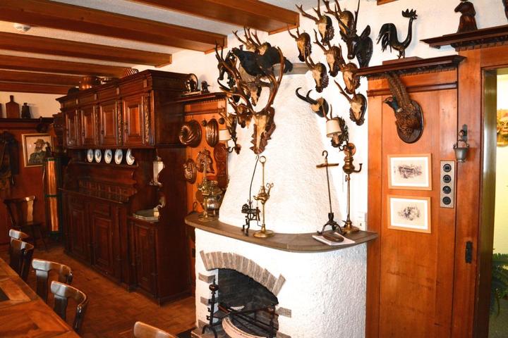 <p>Das Jägerstübli zeugt von der Tradition des Ortes. Das erste Gasthaus wurde 1838 eröffnet.</p>