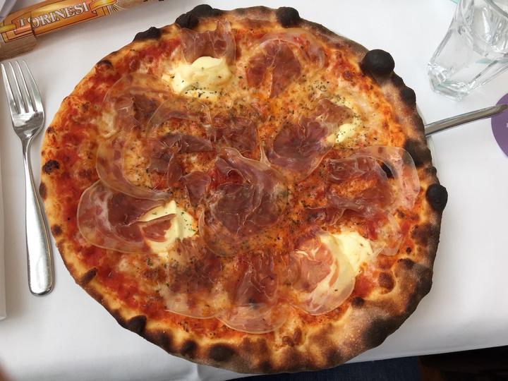 Pizza Crudo e Mascarpone.
