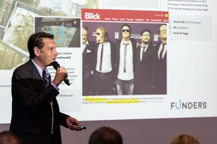 <p>Daniel Lütolf präsentiert die Crowdfunding-Plattform «Funders».  (Bild: Ronny Baumann)</p>