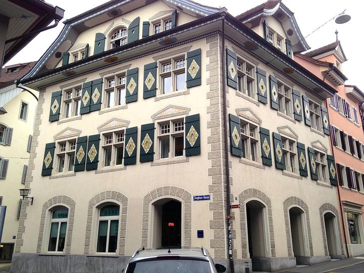 <p>Das Bildungsdepartement befindet sich in diesem Altstadtgebäude an der Ägeristrasse 7.</p>