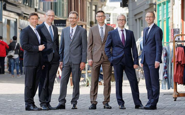 <p>Die EWL-Geschäftsleitung auf einem Foto: Stephan Marty (links), Konrad Bussmann, Rolf Samer, Pirmin Lustenberger, Patrik Rust und Martin Erny (Bild: EWL-Geschäftsbericht).</p>