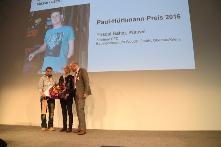 <p>Pascal Bättig aus Wauwil (Dia) wurde für seinen Lehrabschluss als Zeichner mit dem Paul-Hürlimann-Preis ausgezeichnet.</p>