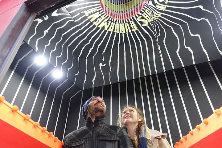 <p>Veronika Bürgi und Marco Schmid von QueenKong in ihrer Installation: «Du bist das Fundament.»   (Bild: jwy)</p>