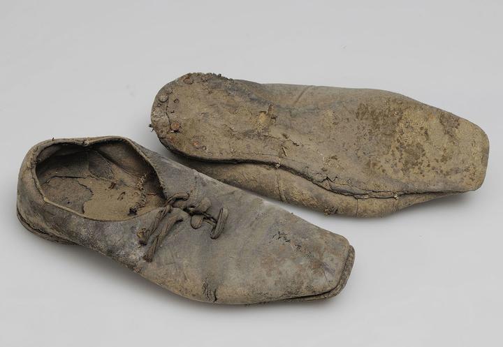 <p>Ein Paar Schuhe aus dem Kolingeviert in Zug.  © Museum für Urgeschichte(n) Zug.</p>