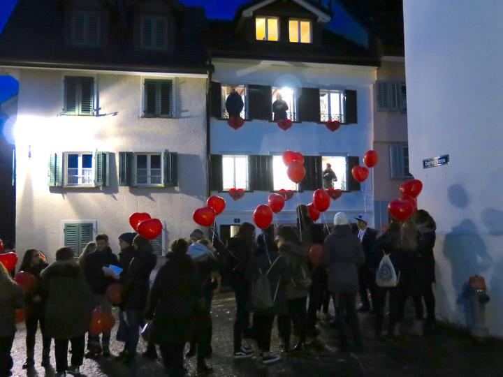 <p>Ten Sing Baar in Aktion in der Bohlgasse in Zug. (Bild: Laura Livers)</p>