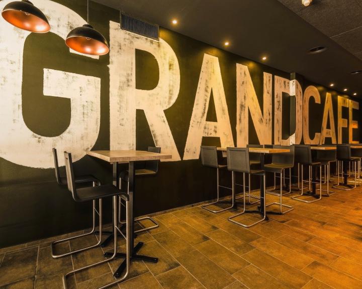<p>Unübersehbar: Der vom Künstler Nicola Bürgi gestaltete Schriftzug Grand Café in der Baar.</p>