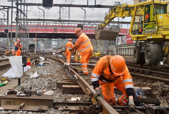 <p>Die Bahninfrastruktur wurde beim Unfall am letzten Mittwoch schwer beschädigt, über 400 Meter Gleis müssen ersetzt werden. (gwi)</p>