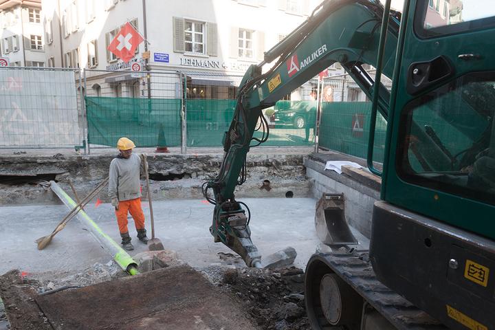 <p>Hier wird der Boden auf dem Philipp-Anton-von-Segesser-Platz weiter aufgebrochen. (gwi)</p>