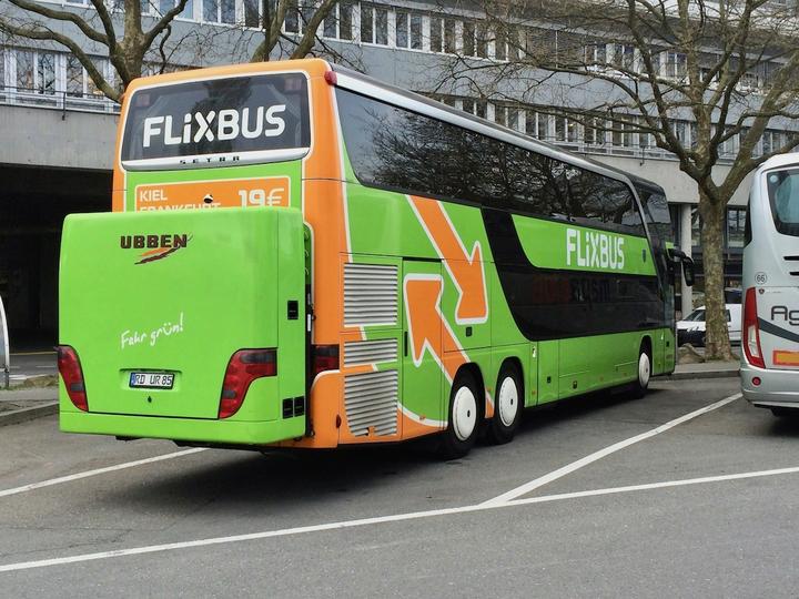 <p>Er steht bereit: Der Flixbus fährt am Donnerstag nach Deutschland.</p>