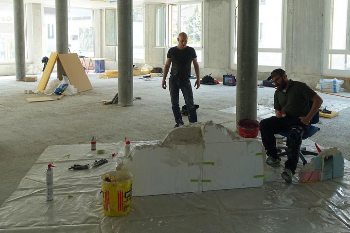 <p>Ihr Atelier ist ein Neubau in Stans: Lipp&Leuthold werken am schmelzenden Schneemann.</p>