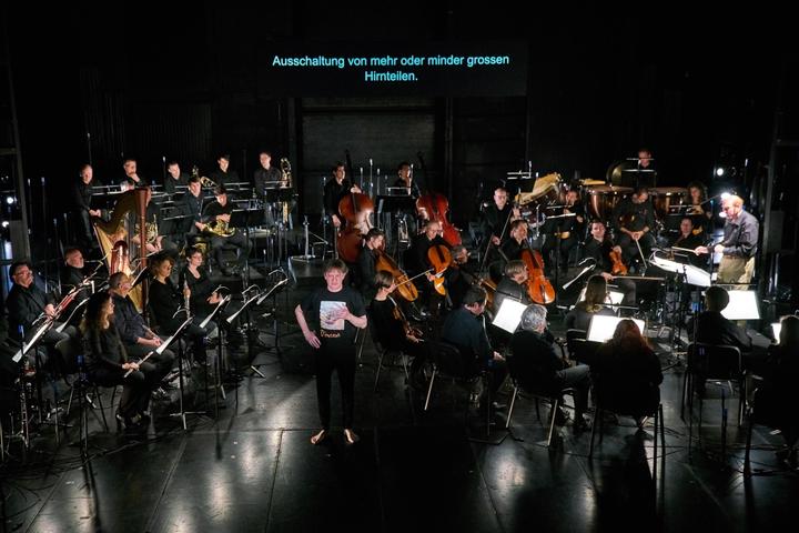<p>Luzerner Sinfonieorchester, Winston Dan Vogel (Dirigent), Adrian Furrer (Bild: Ingo Höhn)</p>