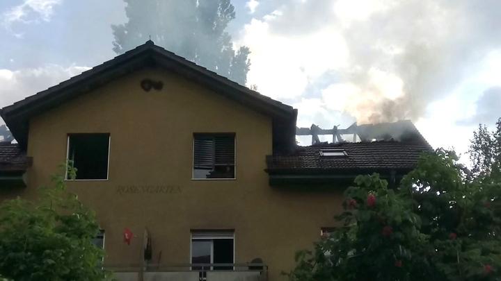 <p>Das betroffene Haus in Reussbühl hat grossen Schaden genommen (Bild: Gian Waldvogel).</p>