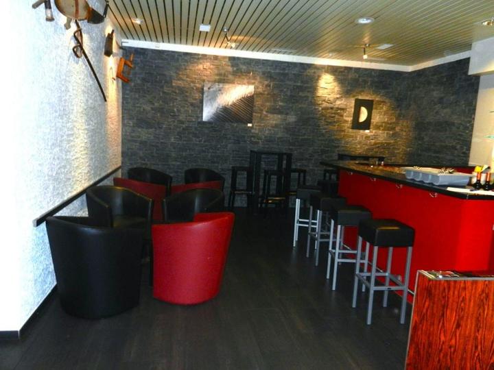 Die Bar und Lounge im modernen Stil.
