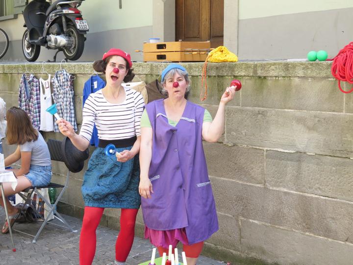 <p>Auch die Clowns waren anzutreffen in der Zuger Altstadt.</p>