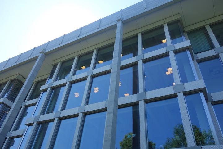 <p>Plastische Fassade beim Verwaltungsgebäude Synthes in Solothurn. (Bild: Gerold Kunz)</p>