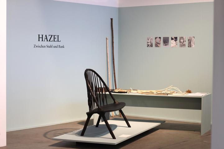 <p>«Hazel», kreiert von Jona Messerli, ist ein Grünholz Sitzmöbel für ein bis zwei Personen. (Bild: ybi)</p>