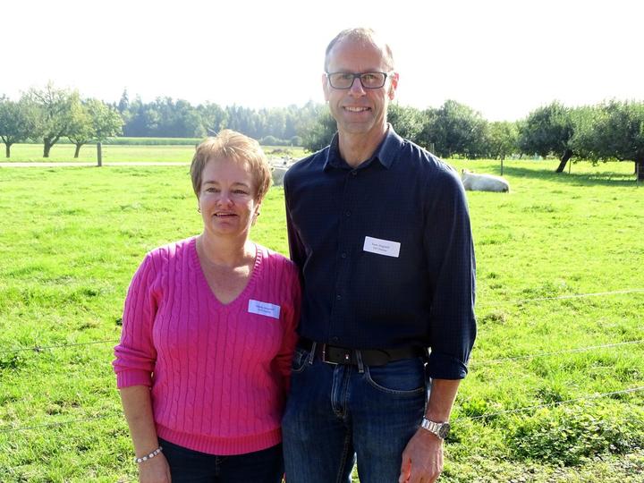 <p>Xaver und Isabelle Amgwerd vom Biohof Chamau.</p>