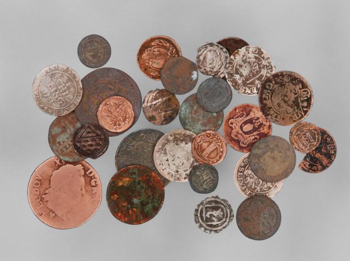 <p>Neuzeitliche Münzen des 17. bis 19. Jh., welche anlässlich einer Bauuntersuchung im Gasthaus Adler in Baar-Allenwinden zum Vorschein gekommen sind.</p>