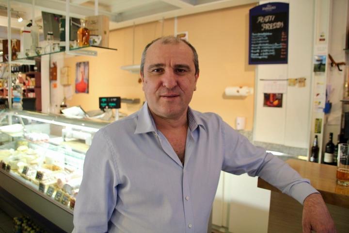 <p>Gerardo Colicchio ist der Besitzer des gleichnamigen Ladens.</p>