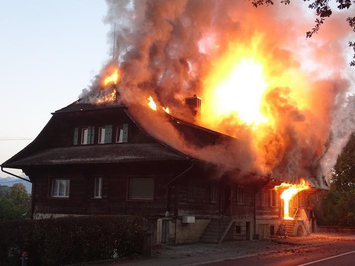<p>Raub der Flammen: Das Gebäude in Hünenberg See.</p>