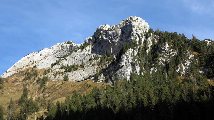 <p>Von der Alp Fräkmünt zeigt sich die Ruessiflue in ihrer Ganzen Länge. (Bild: Fabian Duss)</p>