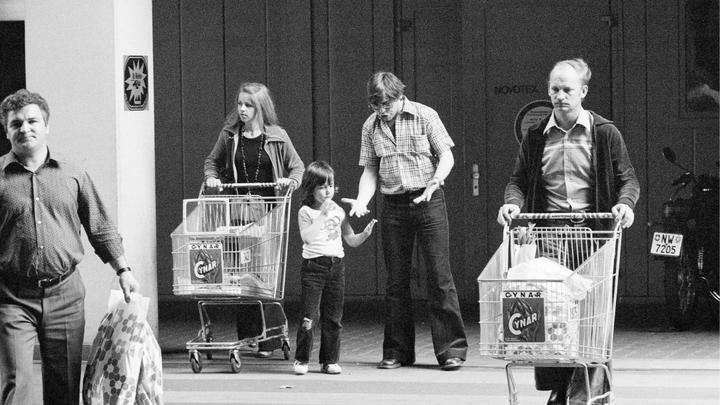 <p>Familien tätigten Ihren Einkauf im Emmen Center.</p>